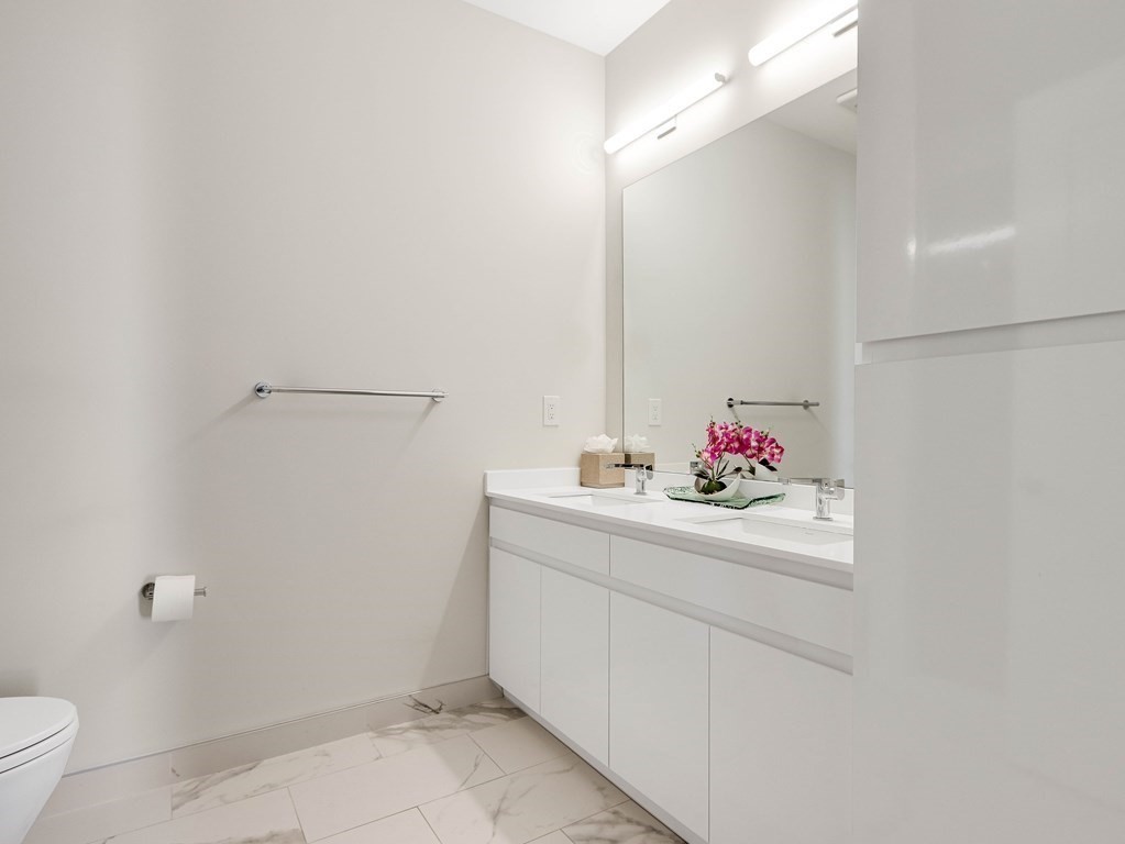 45 W 3rd St # 402