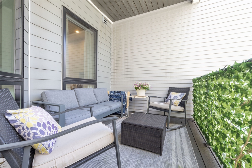 45 W 3rd St # 402