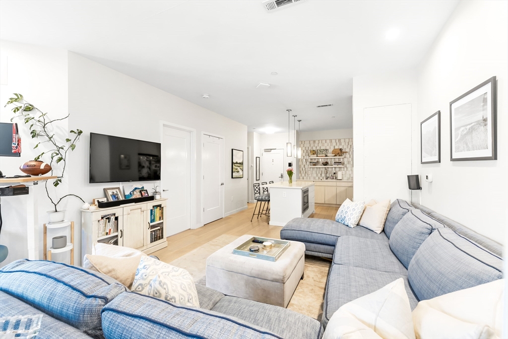 45 W 3rd St # 402