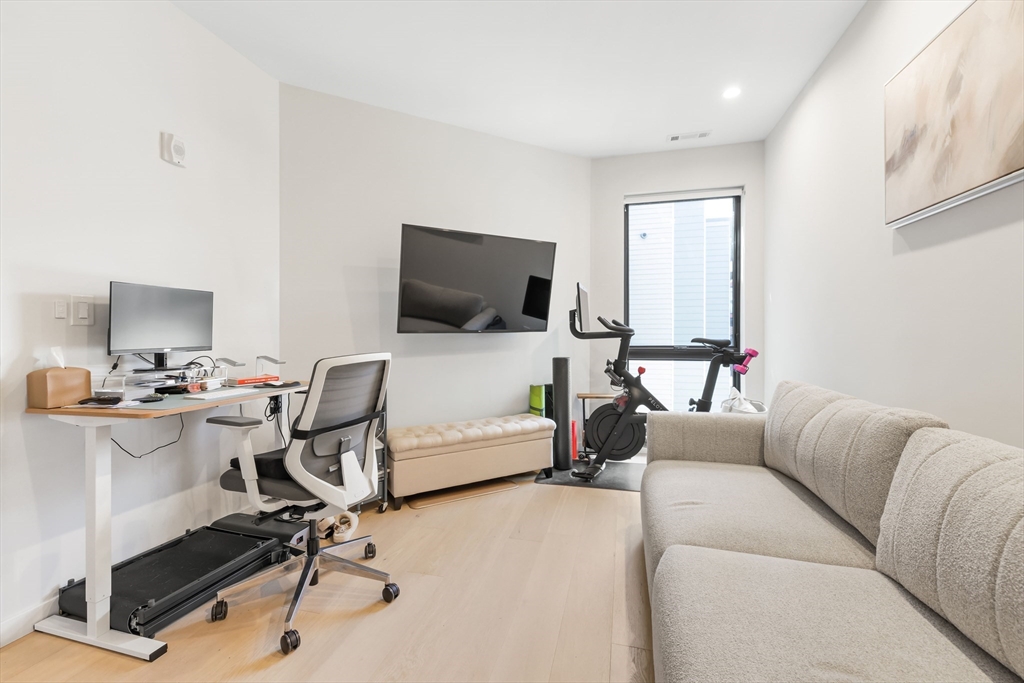 45 W 3rd St # 402