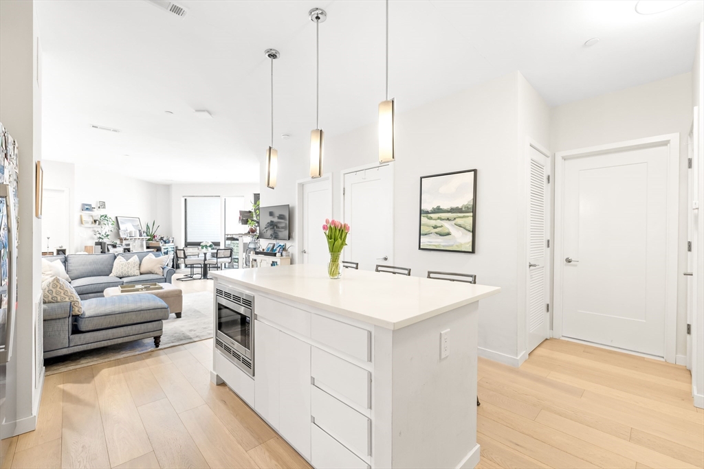 45 W 3rd St # 402
