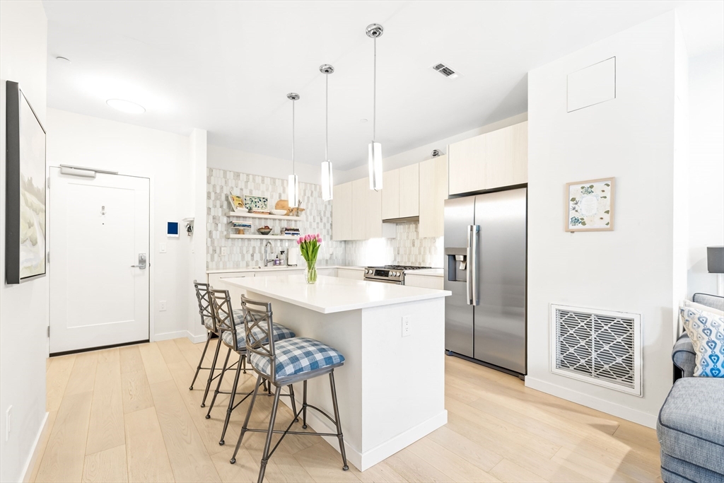 45 W 3rd St # 402