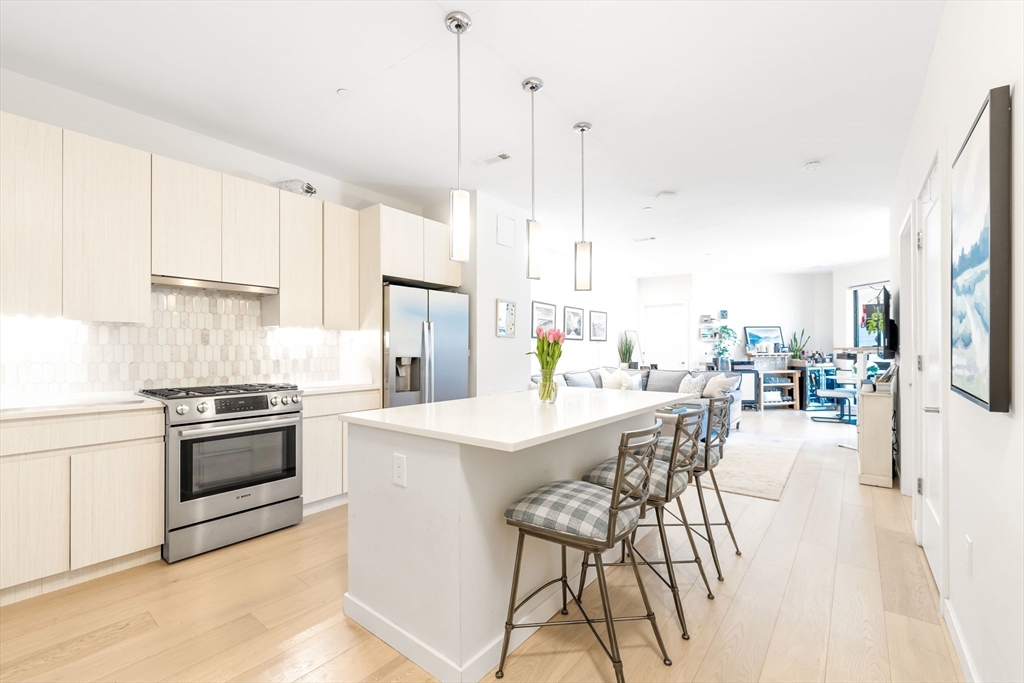 45 W 3rd St # 402