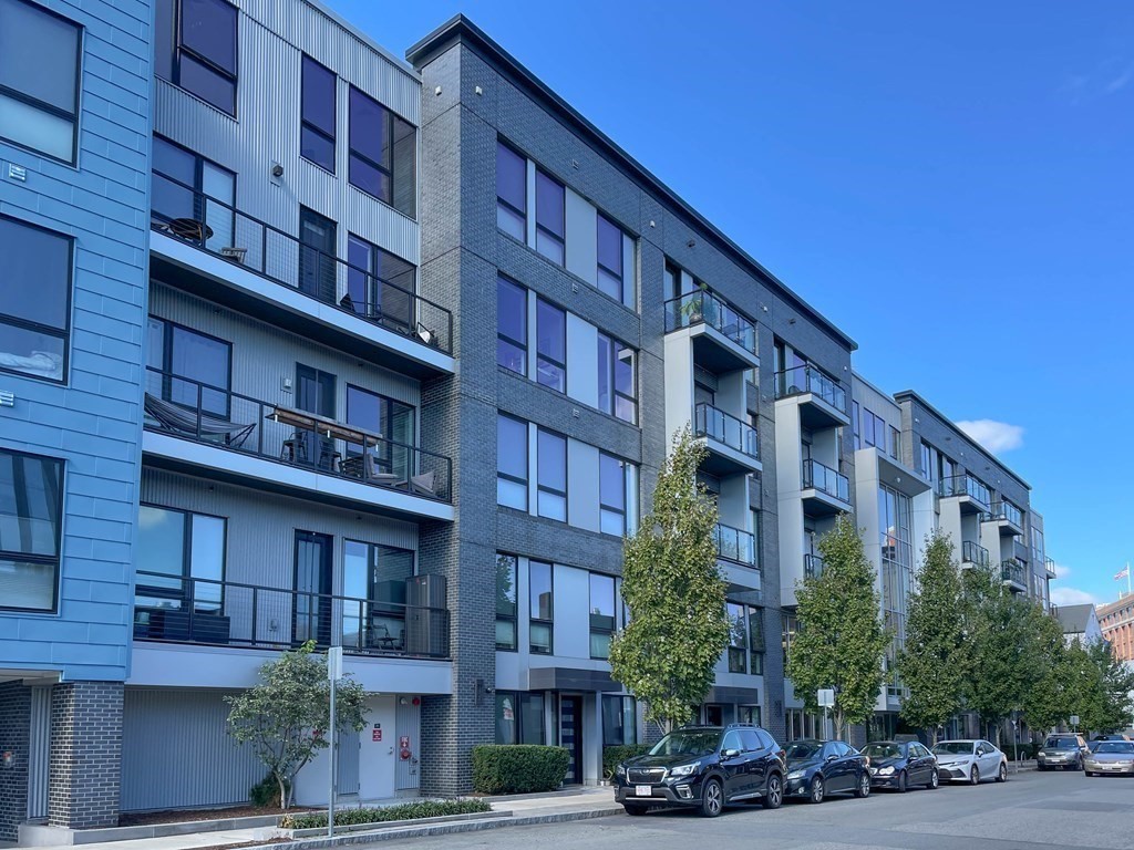 45 W 3rd St # 402