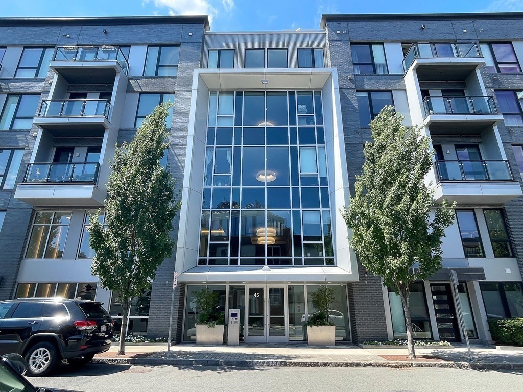 45 W 3rd St # 402