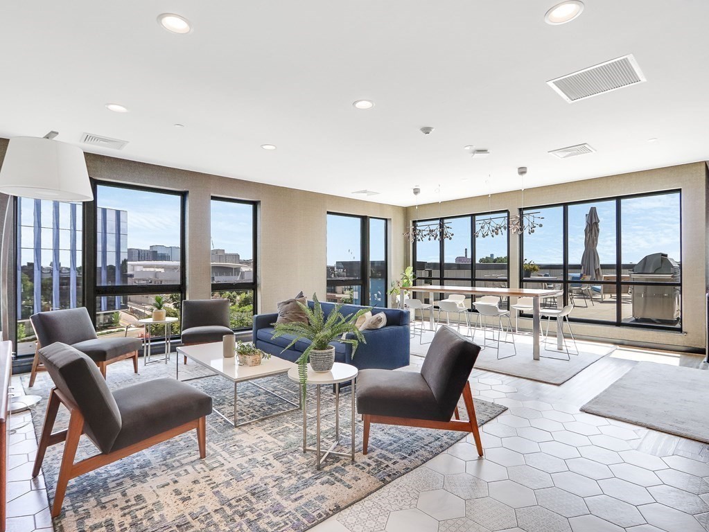 45 W 3rd St # 402