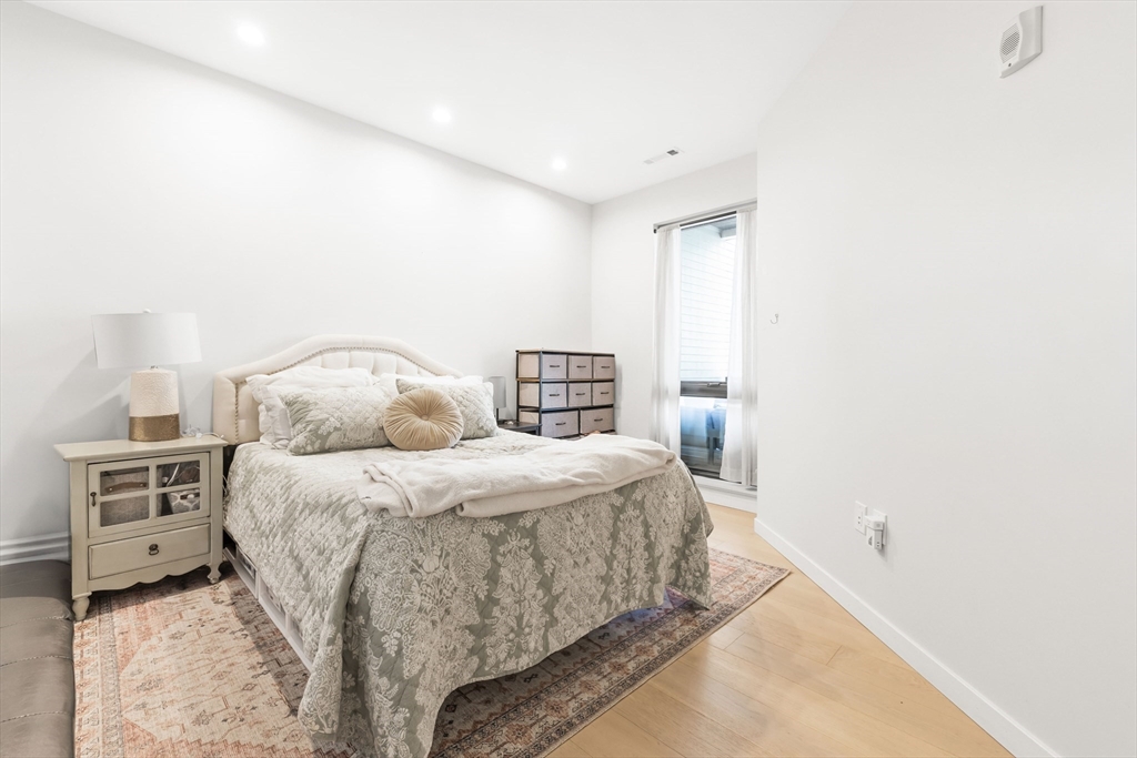 45 W 3rd St # 402