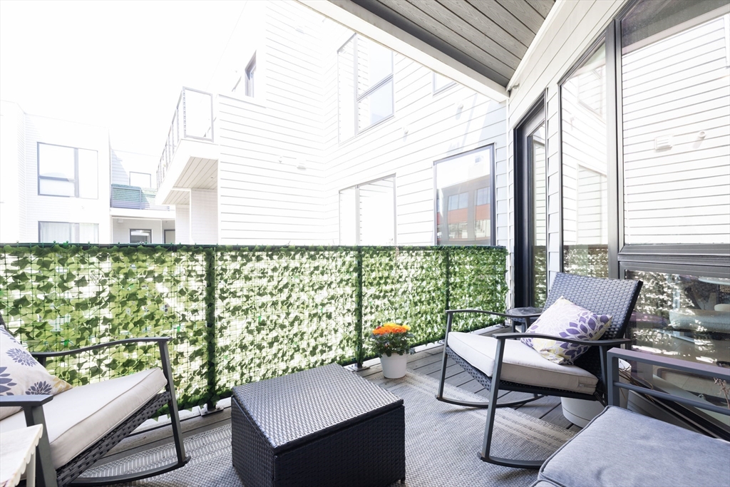 45 W 3rd St # 402