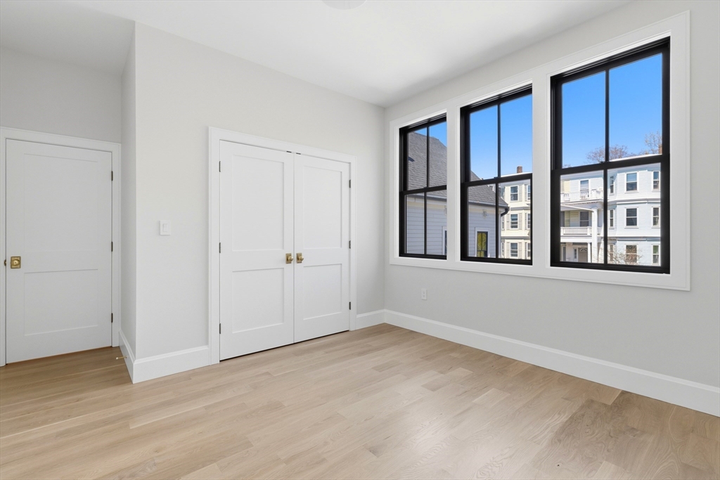 847 E 5th St # 2
