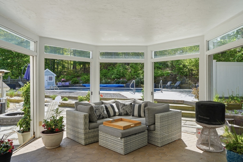 11 Winding Way