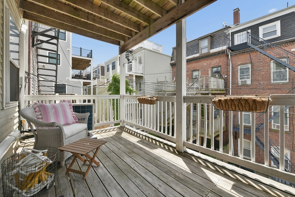 253 Gold St # 2