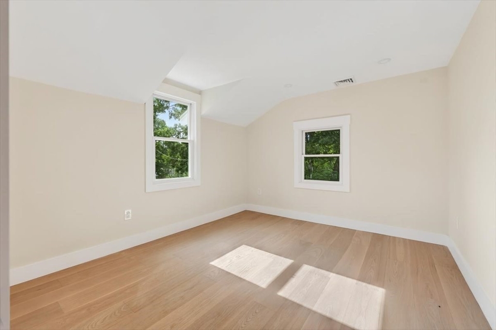 15 Pioneer Rd