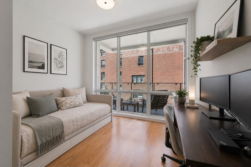 531-533 E 2nd St # 201