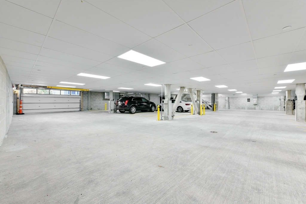 420 W Broadway Unit: PH604