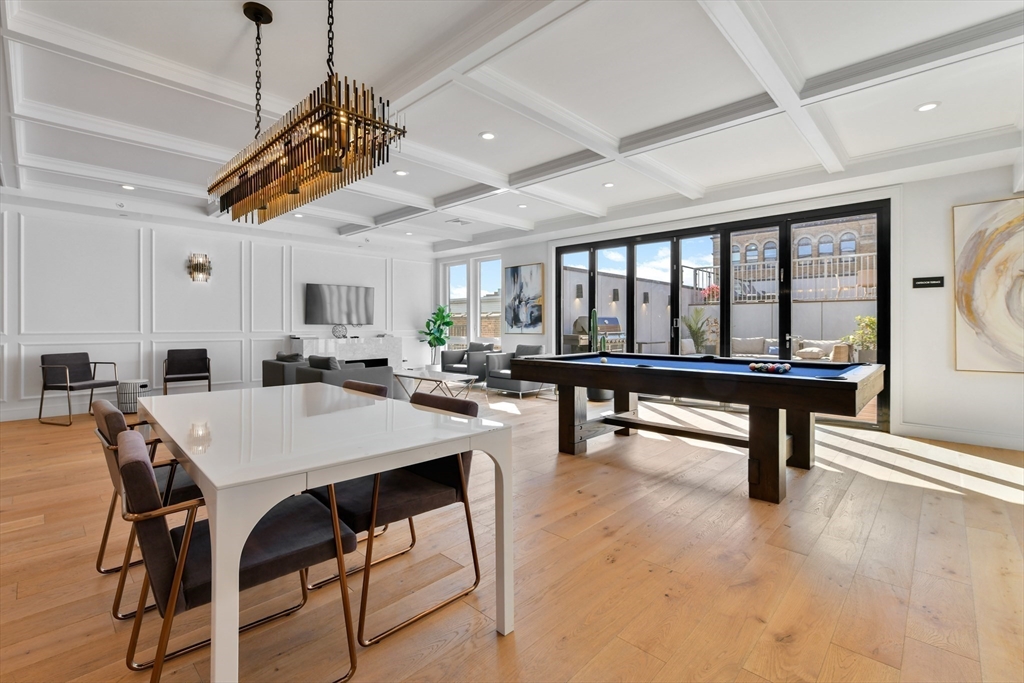 420 W Broadway Unit: PH604