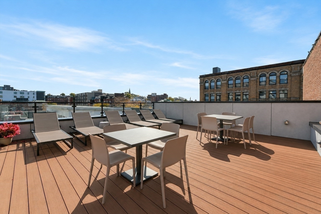 420 W Broadway Unit: PH604