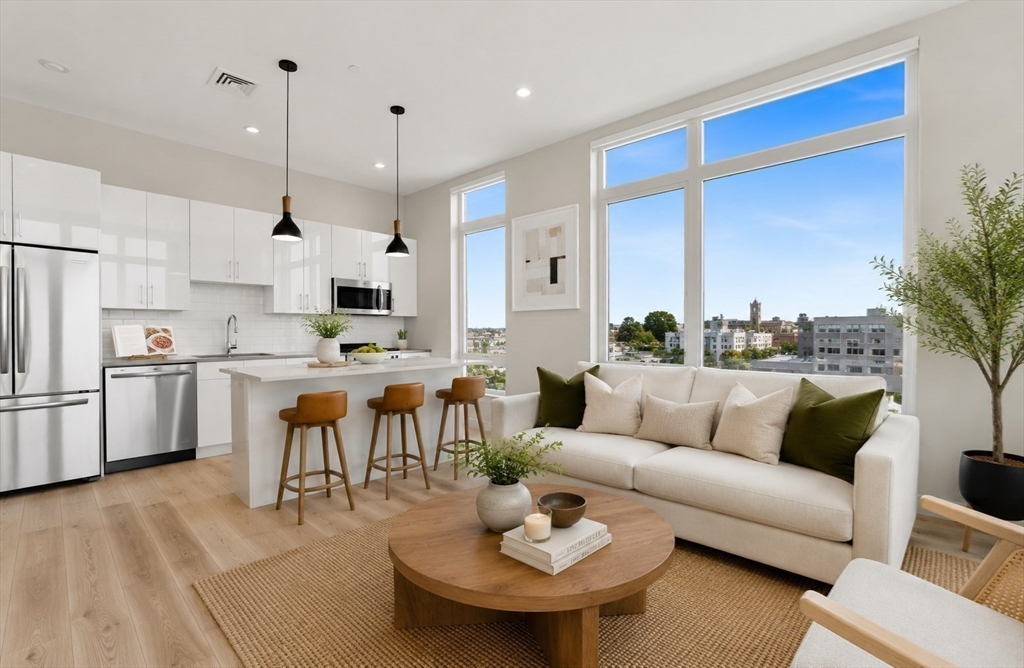 420 W Broadway Unit: PH604