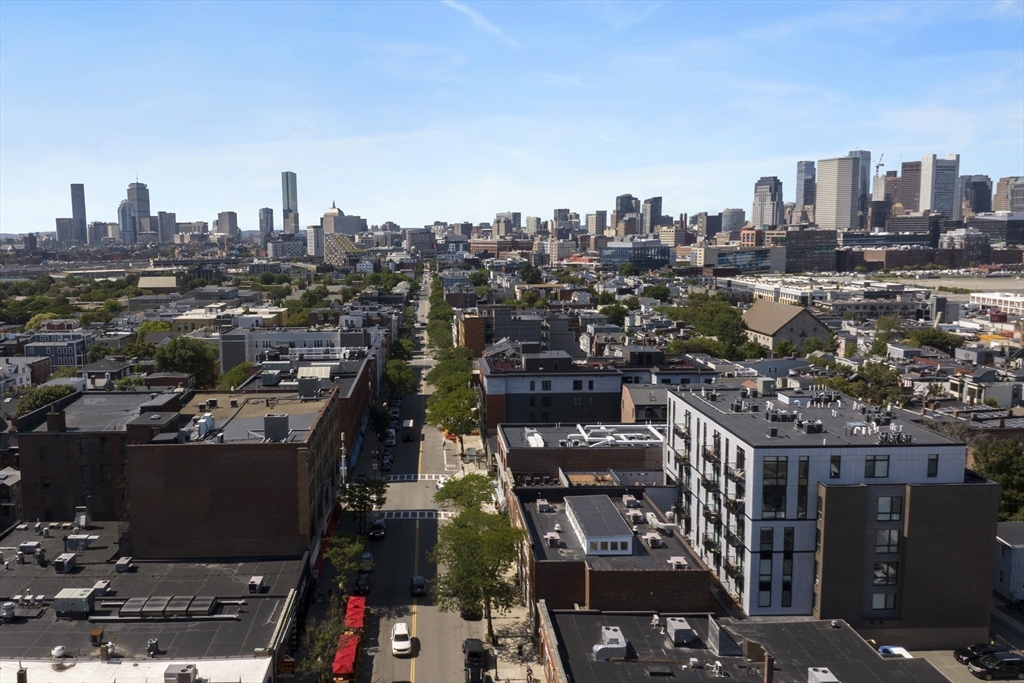 420 W Broadway Unit: PH604