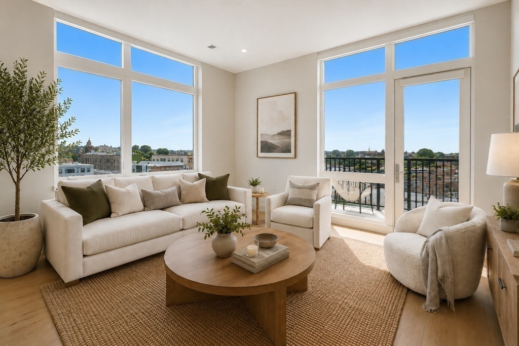 420 W Broadway Unit: PH604