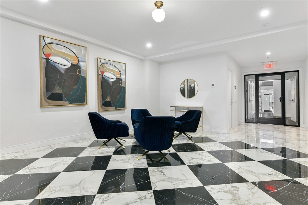 420 W Broadway Unit: PH604
