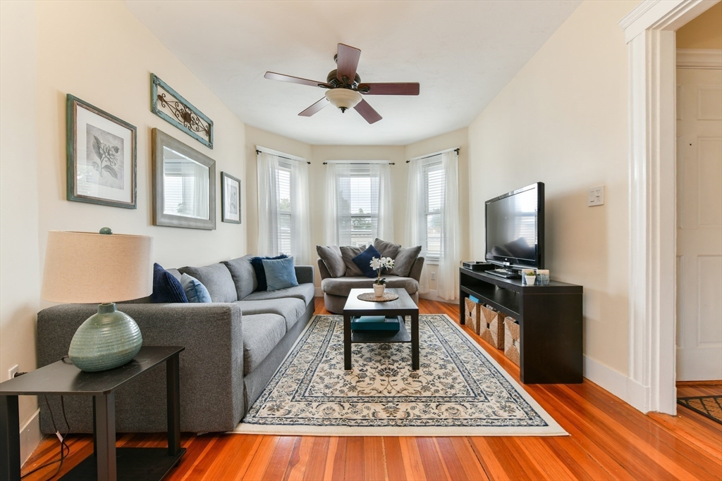 155 King St # 3