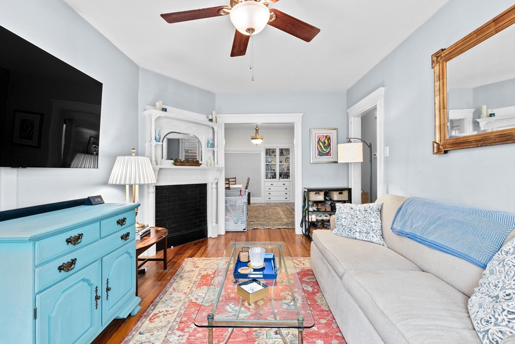 12 Houghton St # 1
