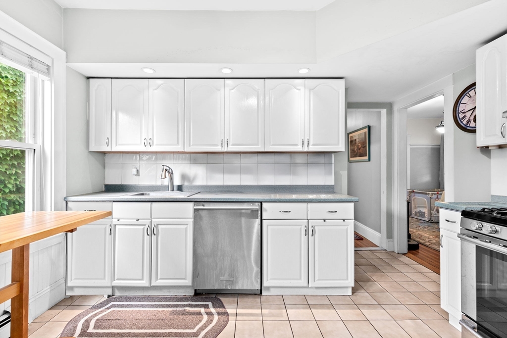 12 Houghton St # 1