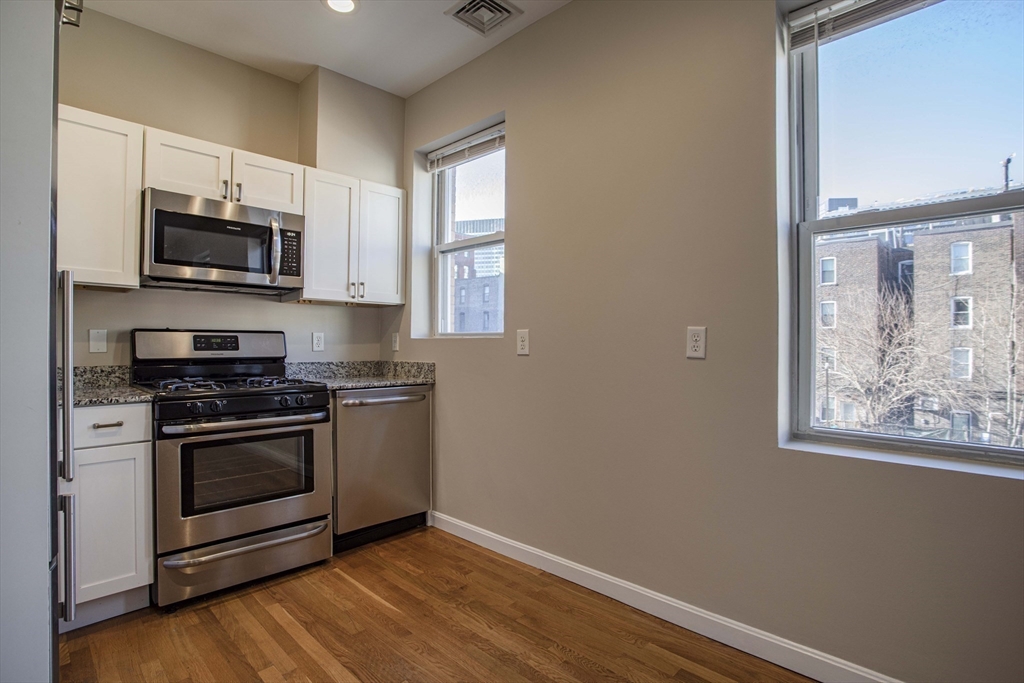 28 Cooper St # 1