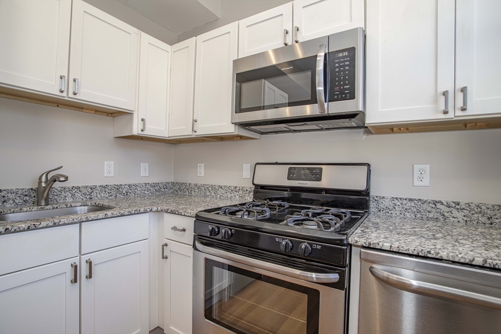 28 Cooper St # 1