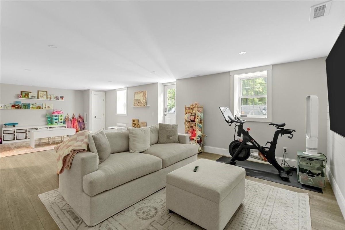9 Pioneer Rd