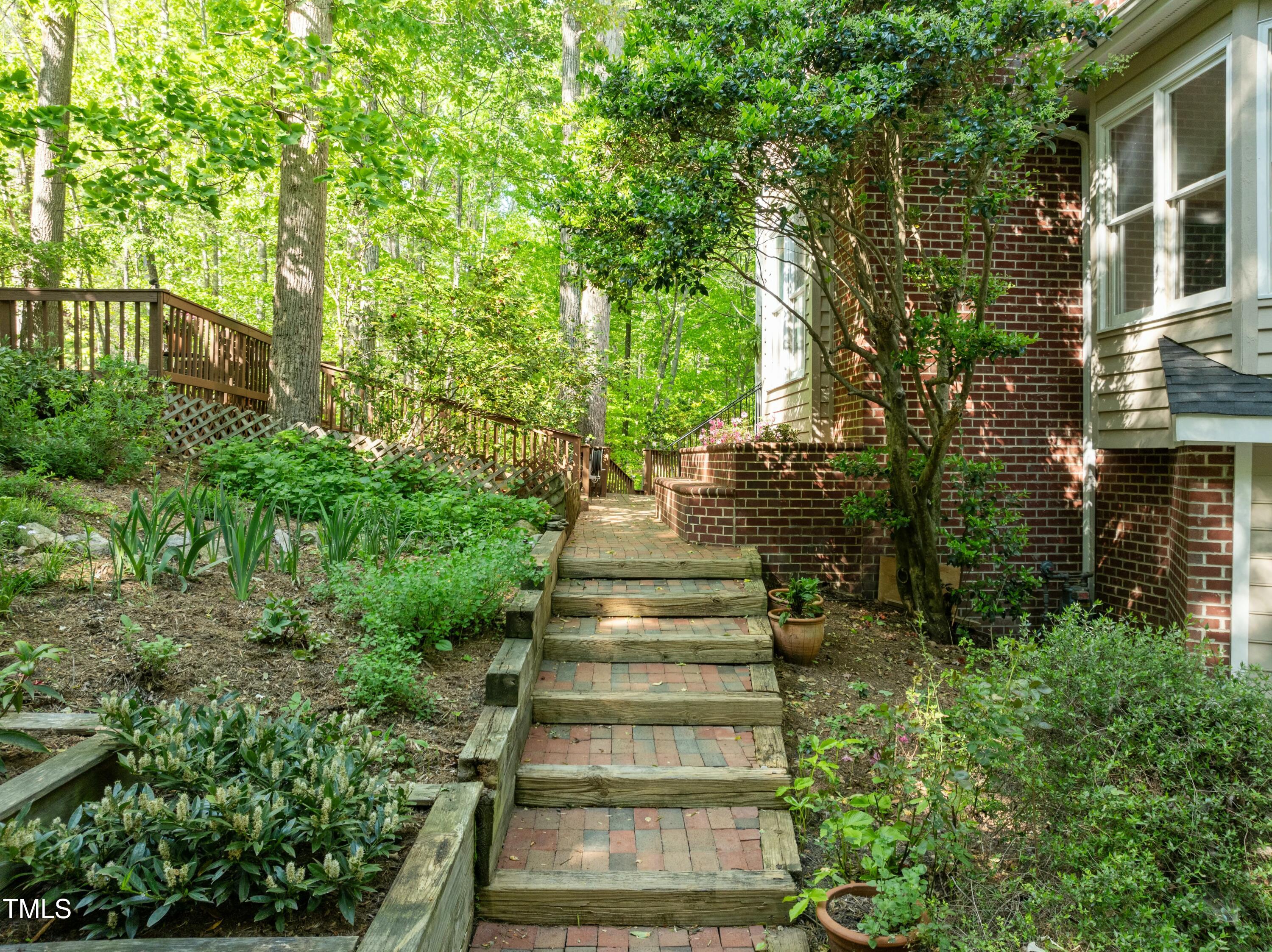 205 Glenview Place