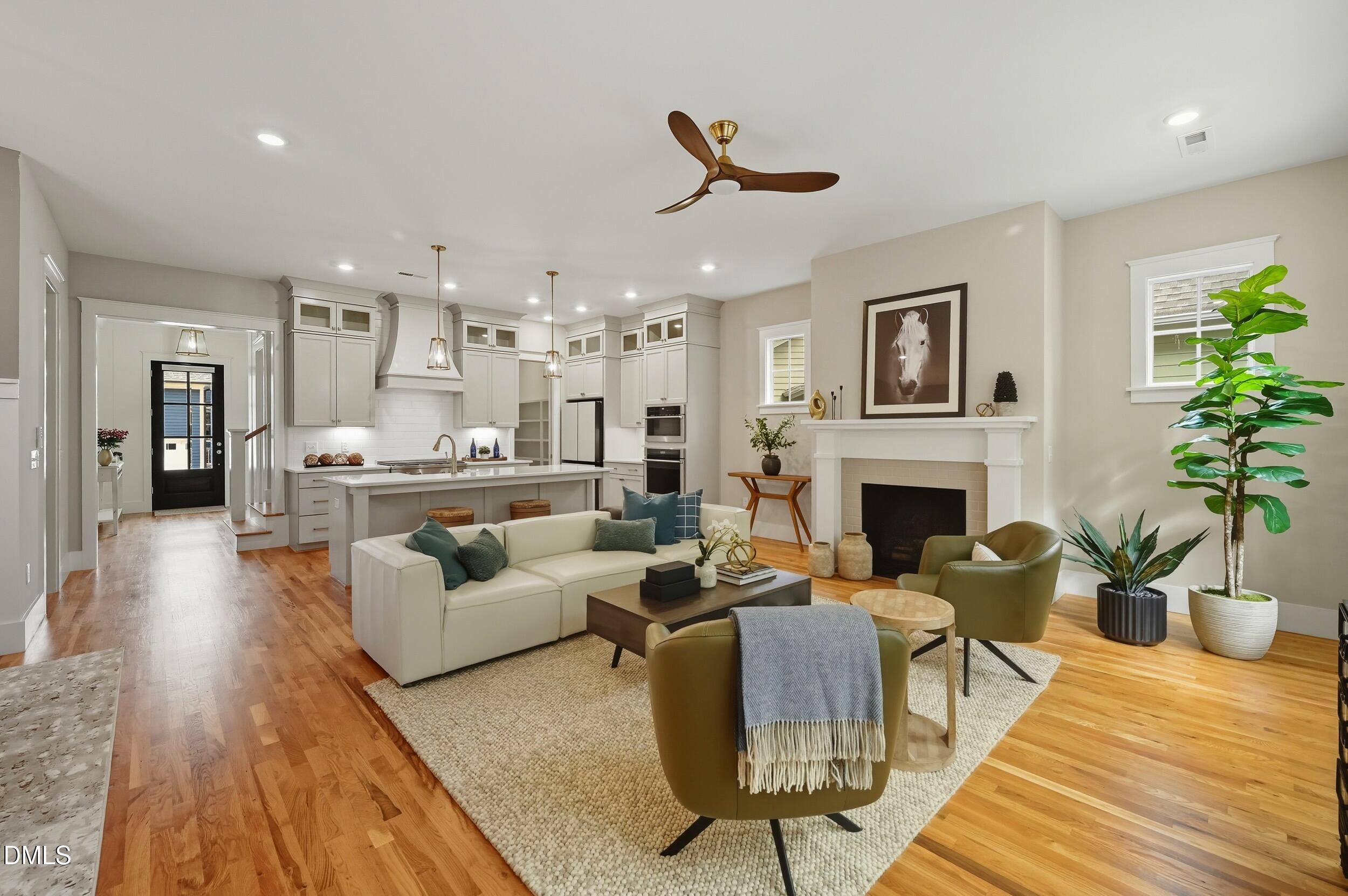 916 Noisette Court