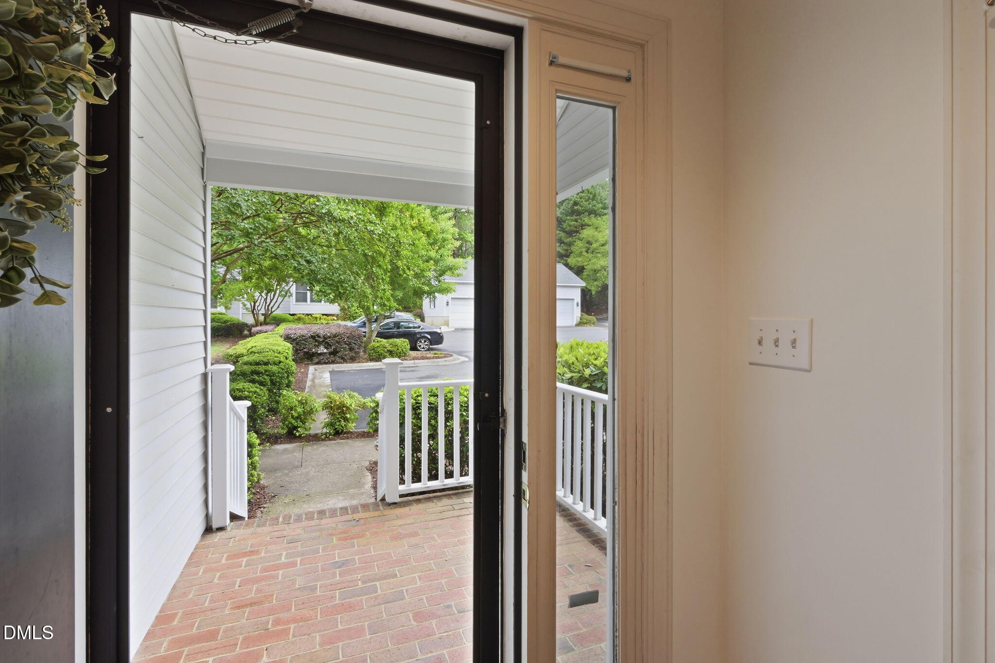 564 Weathersfield