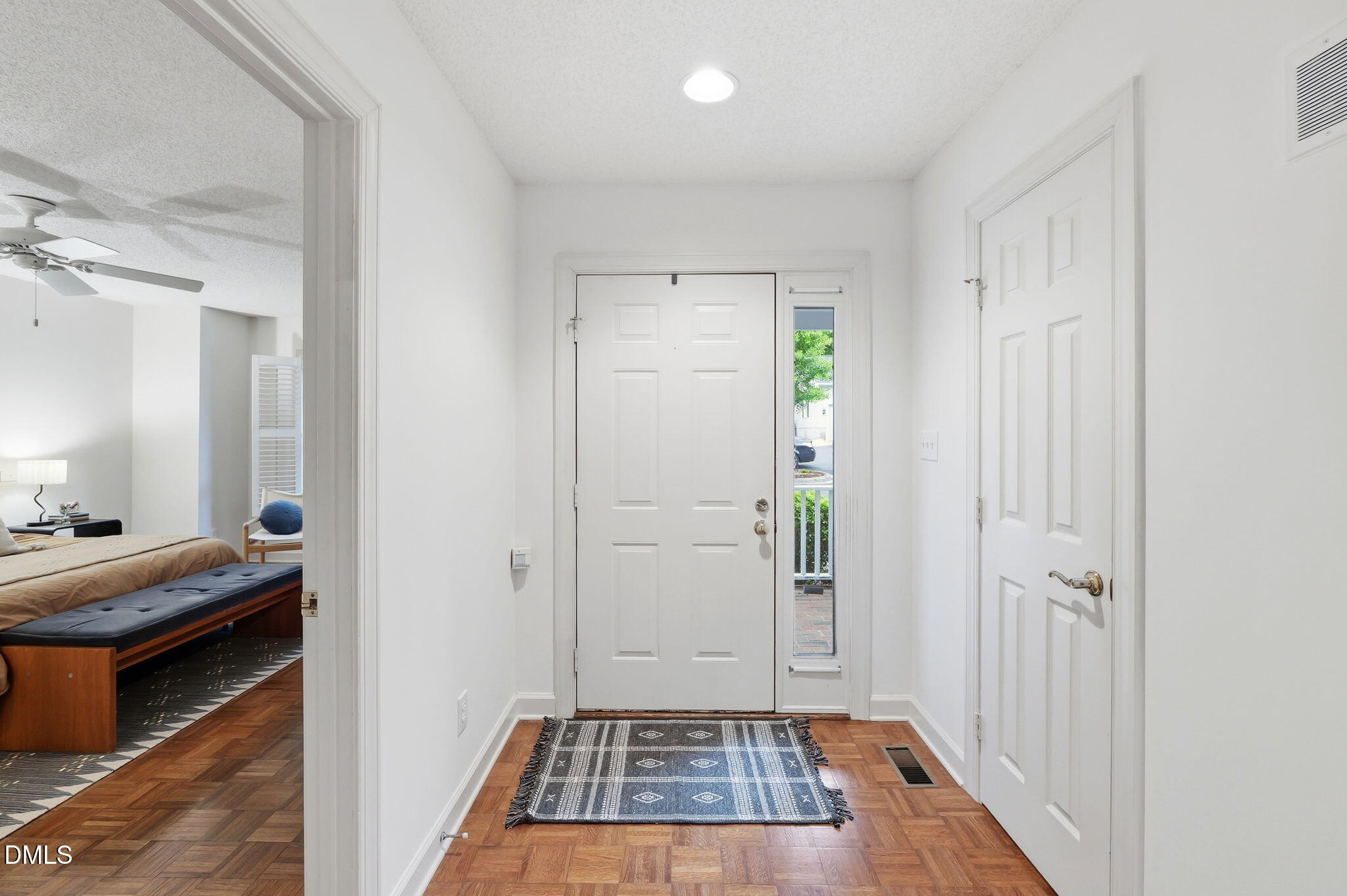564 Weathersfield