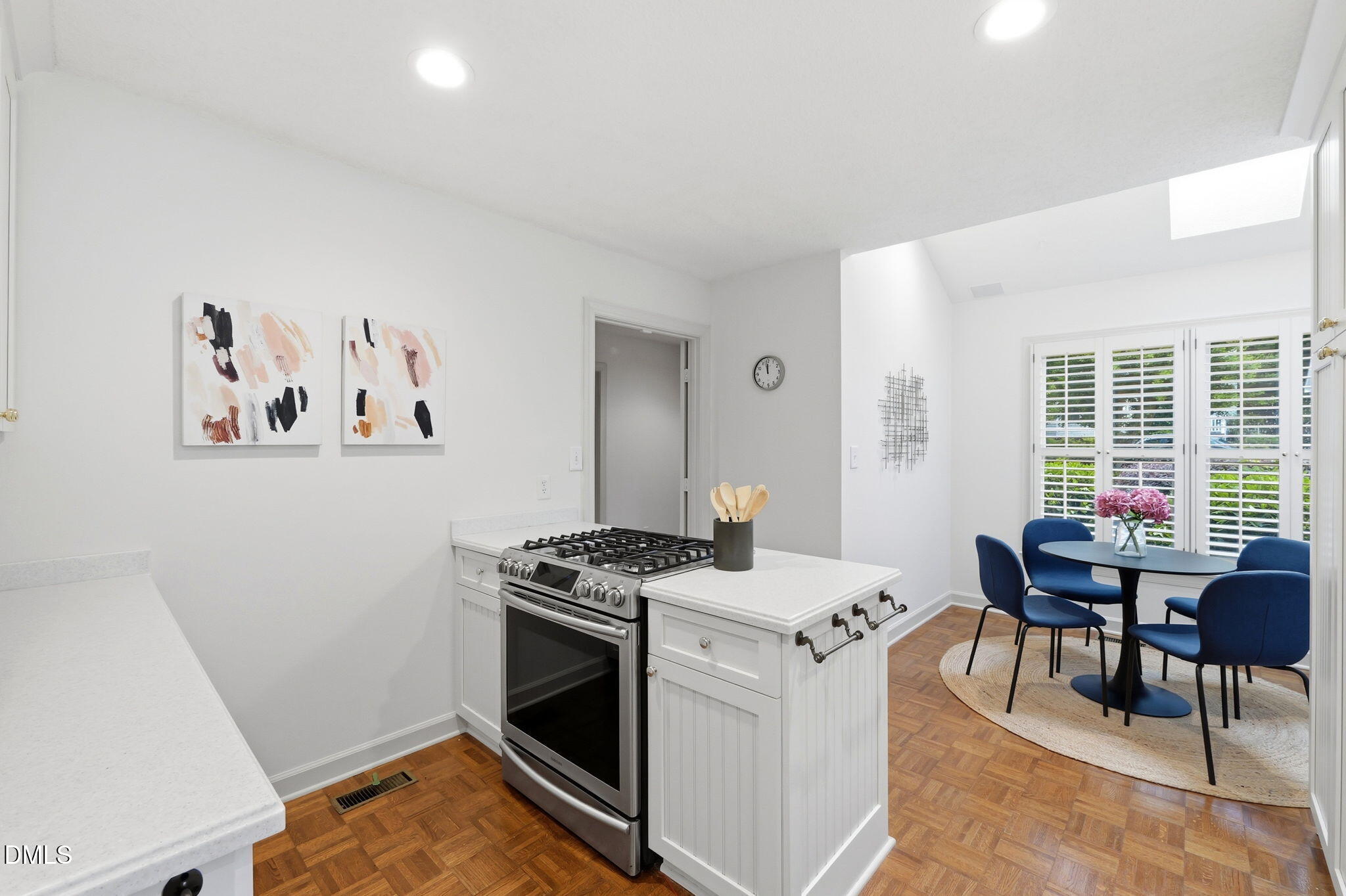 564 Weathersfield