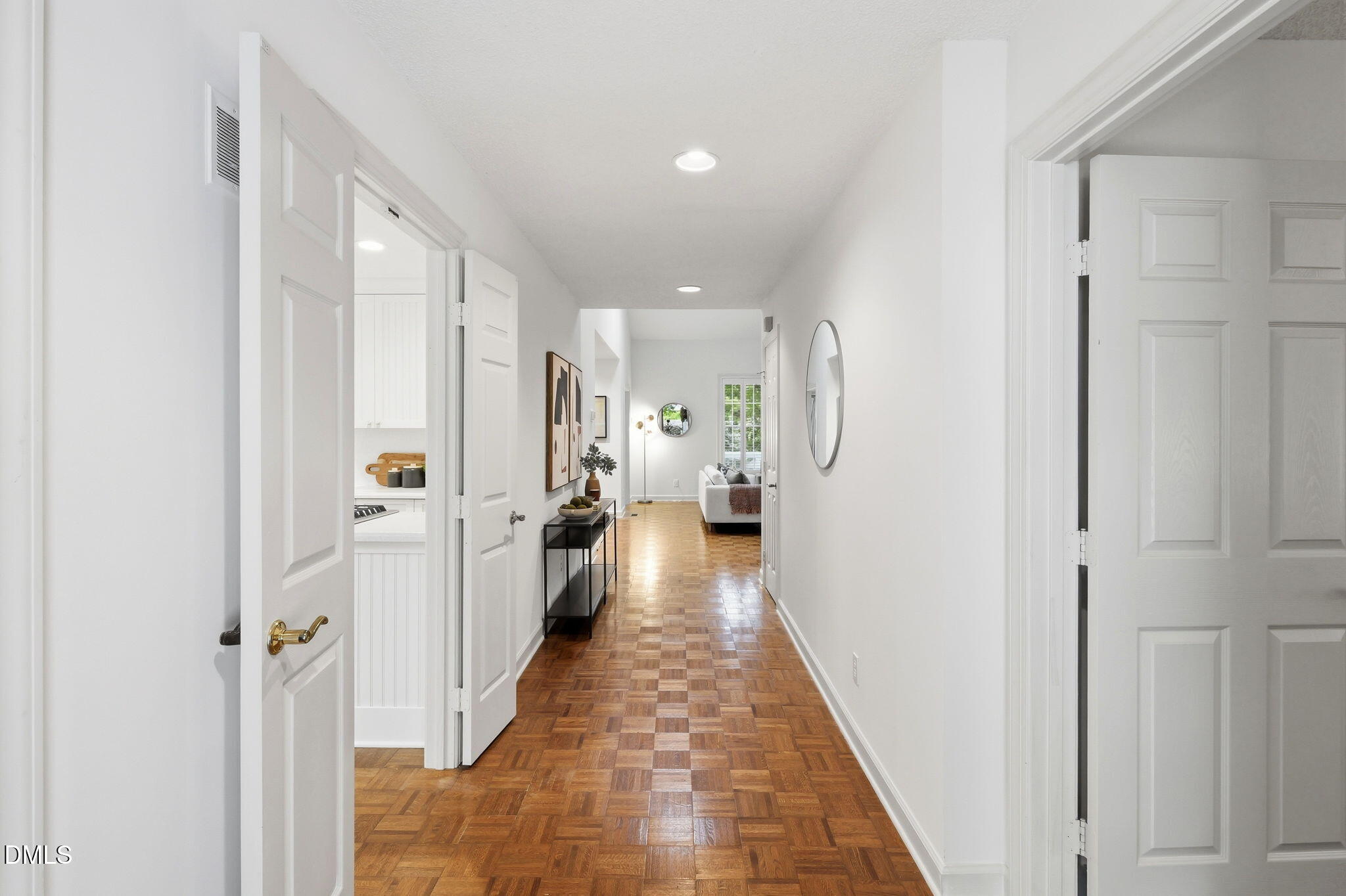 564 Weathersfield