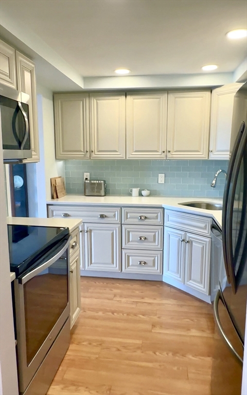 1 Commodore Ct # 503