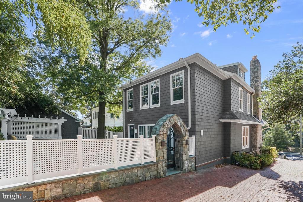 3507 WOODLEY ROAD NW