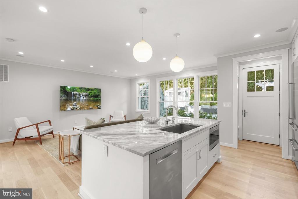 3507 WOODLEY ROAD NW