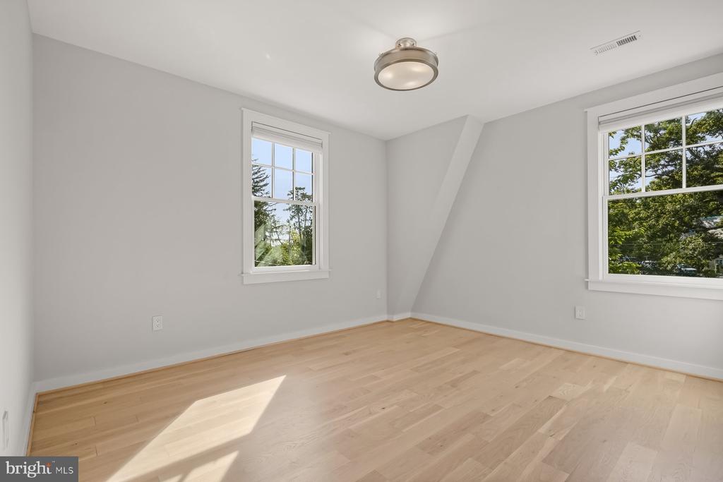3507 WOODLEY ROAD NW