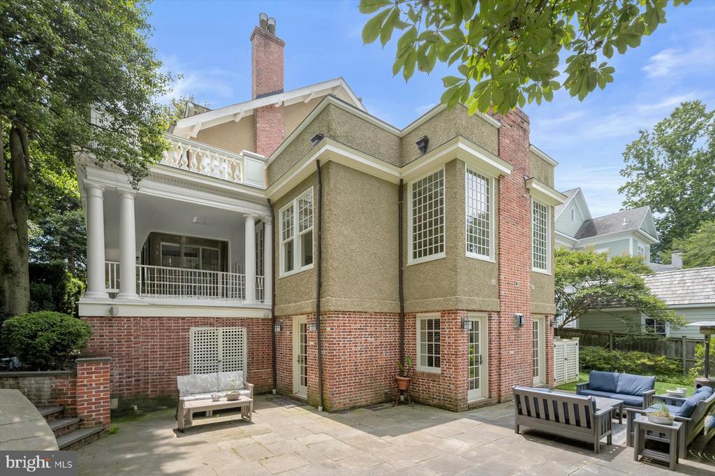 1 W MELROSE STREET