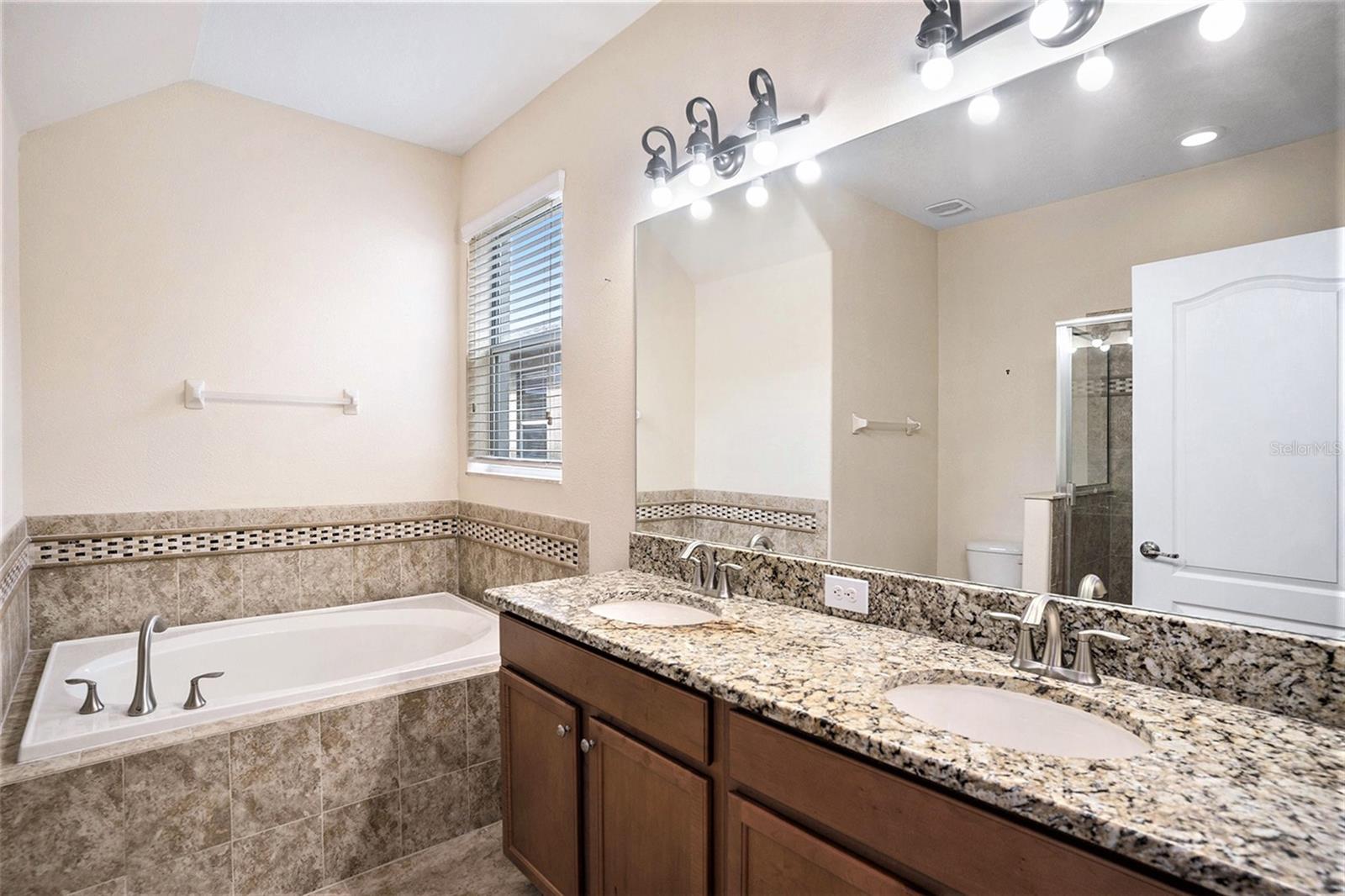 2748 LANTERN HILL AVE