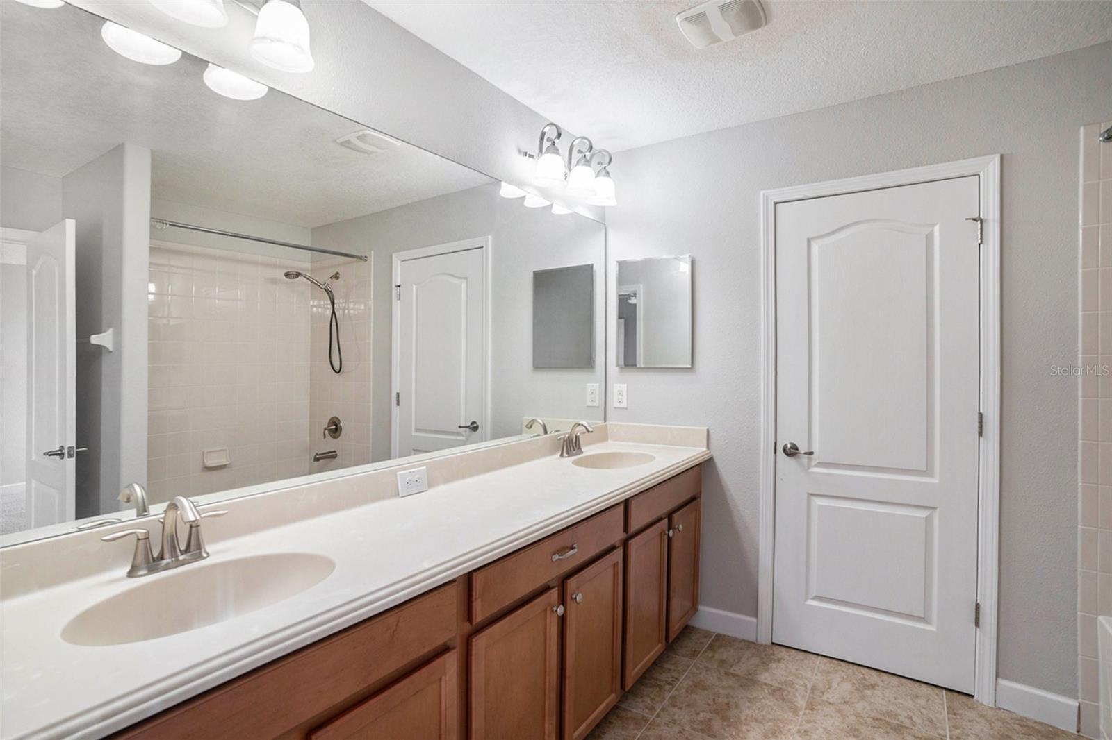 2748 LANTERN HILL AVE