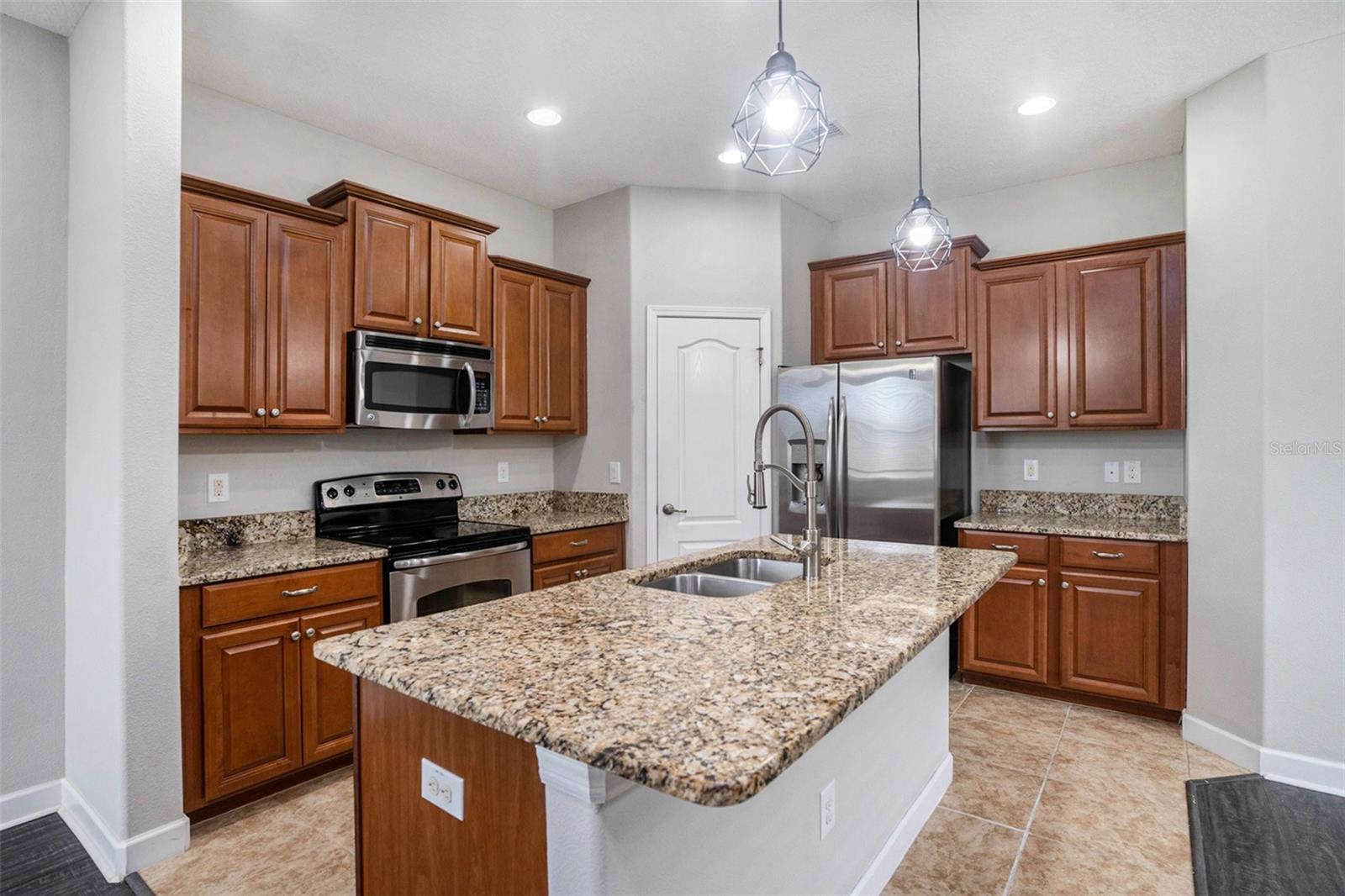 2748 LANTERN HILL AVE