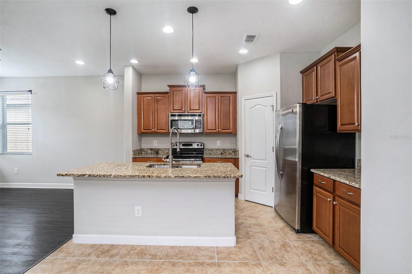 2748 LANTERN HILL AVE