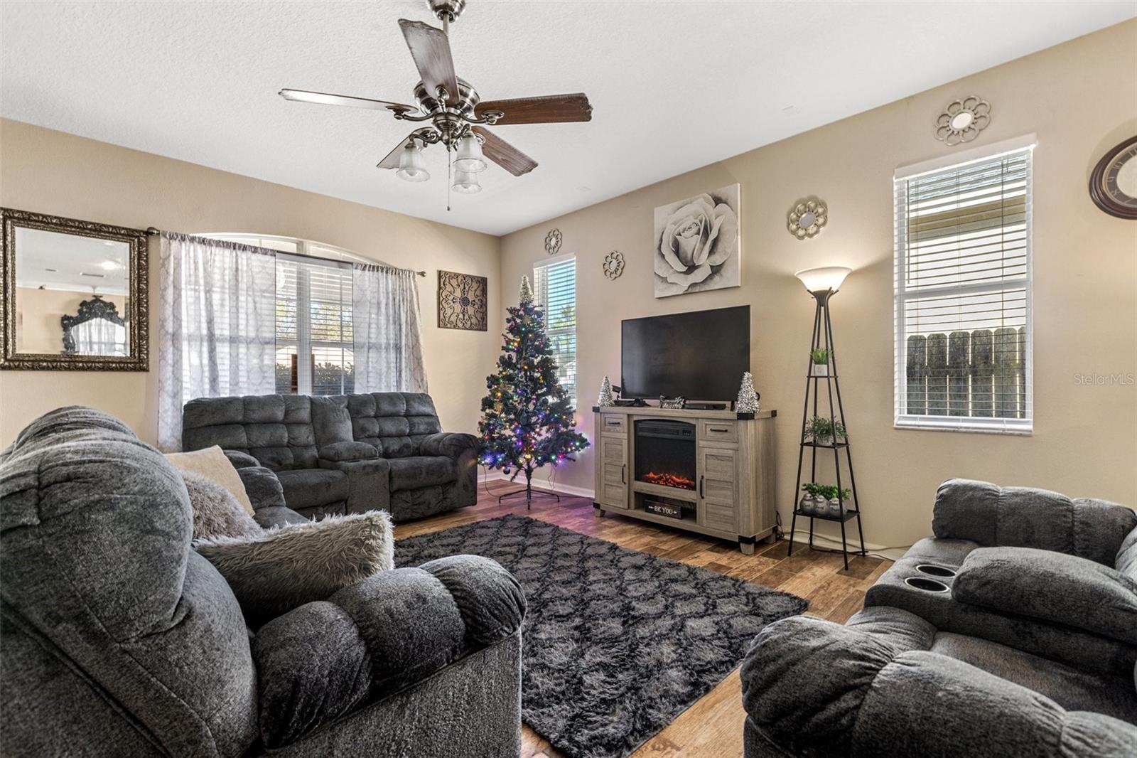 3010 SUMMER CRUISE DR