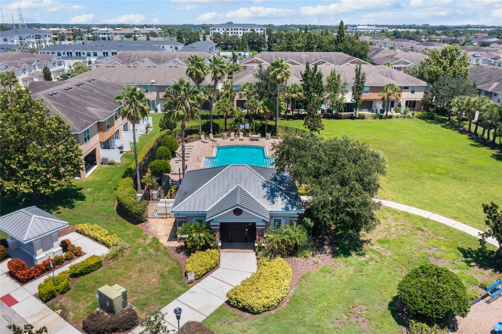 5049 WHITE SANDERLING CT