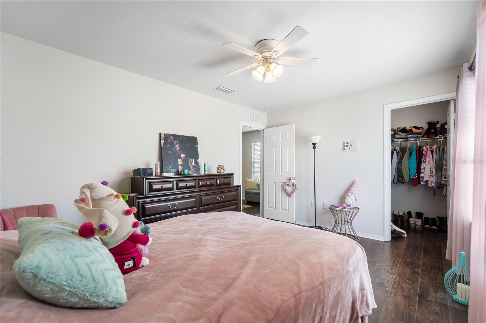 5049 WHITE SANDERLING CT