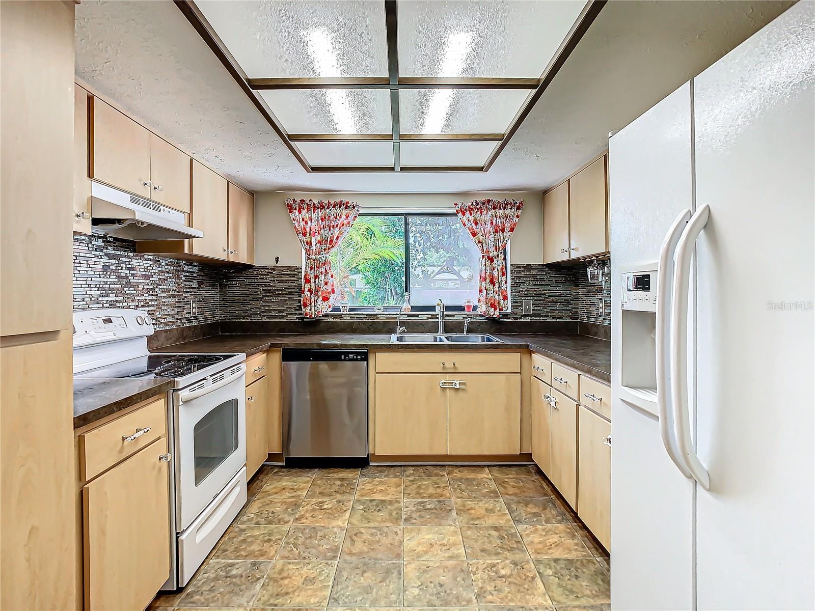 11509 FOREST HILLS DR