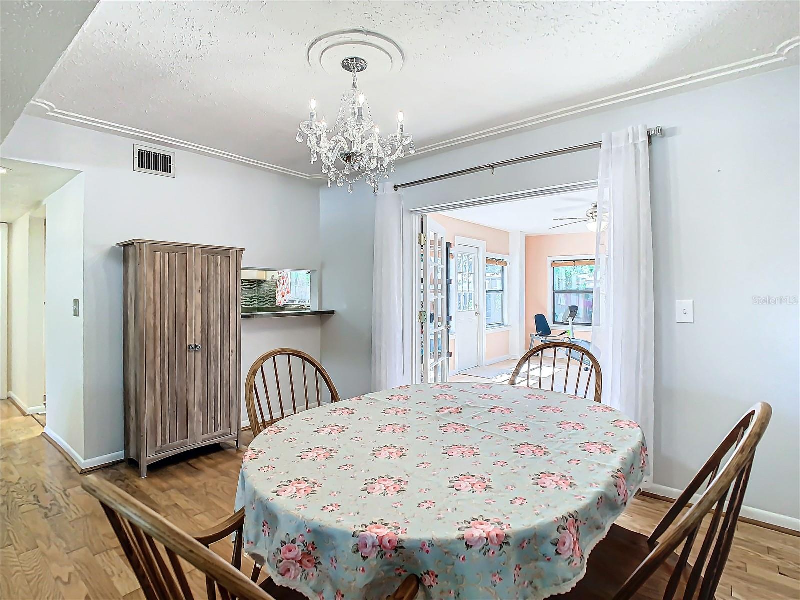 11509 FOREST HILLS DR